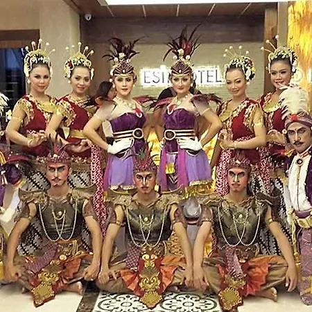 Esin Hotel *