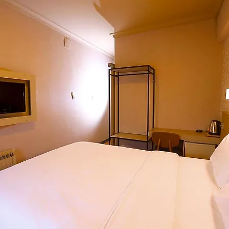 Esin Hotel *